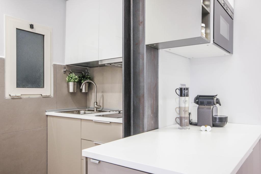 Living Rhome - Condotti Apartment Рим Екстериор снимка