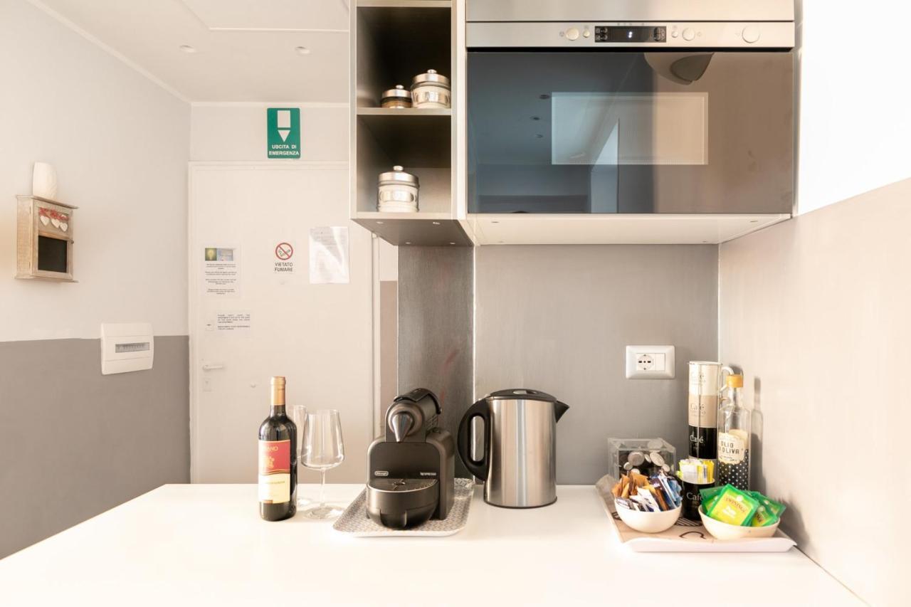 Living Rhome - Condotti Apartment Рим Екстериор снимка