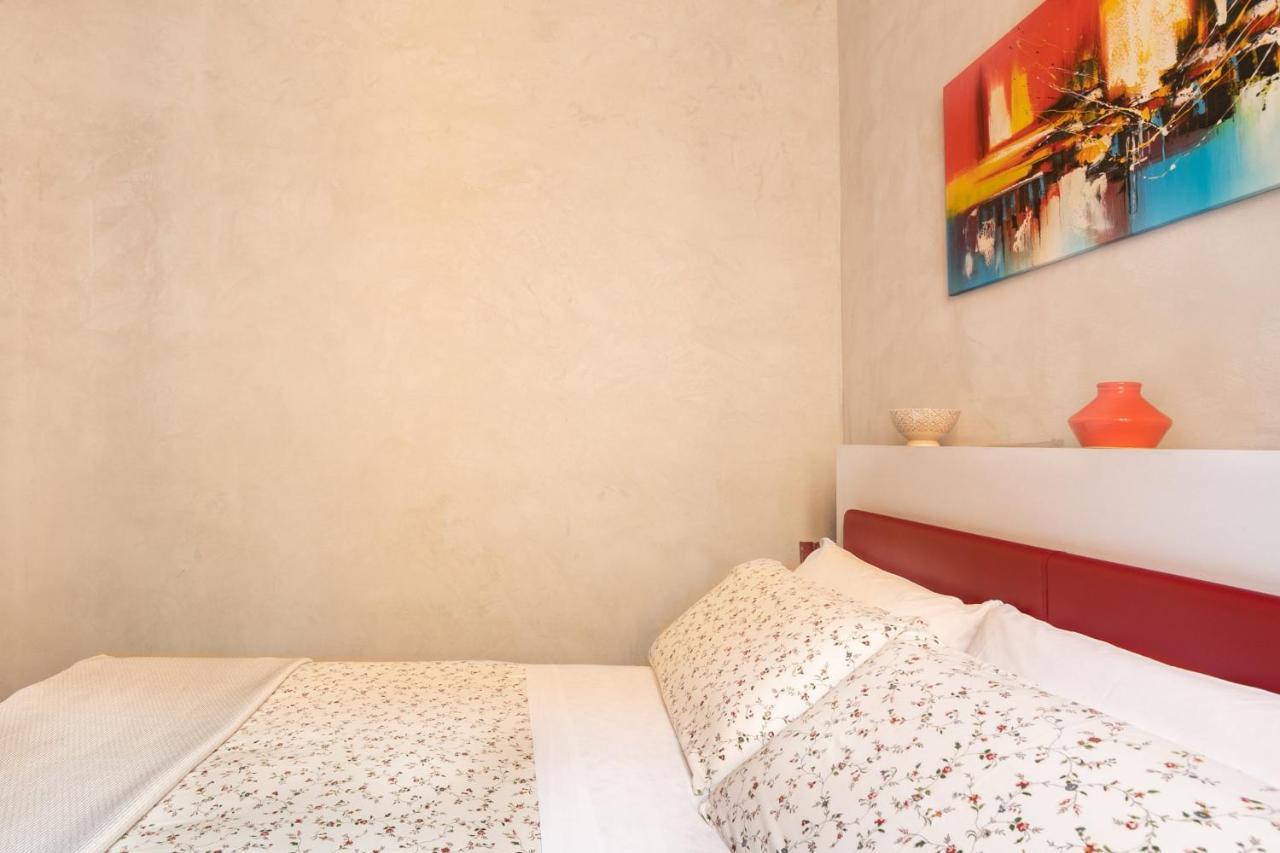 Living Rhome - Condotti Apartment Рим Екстериор снимка